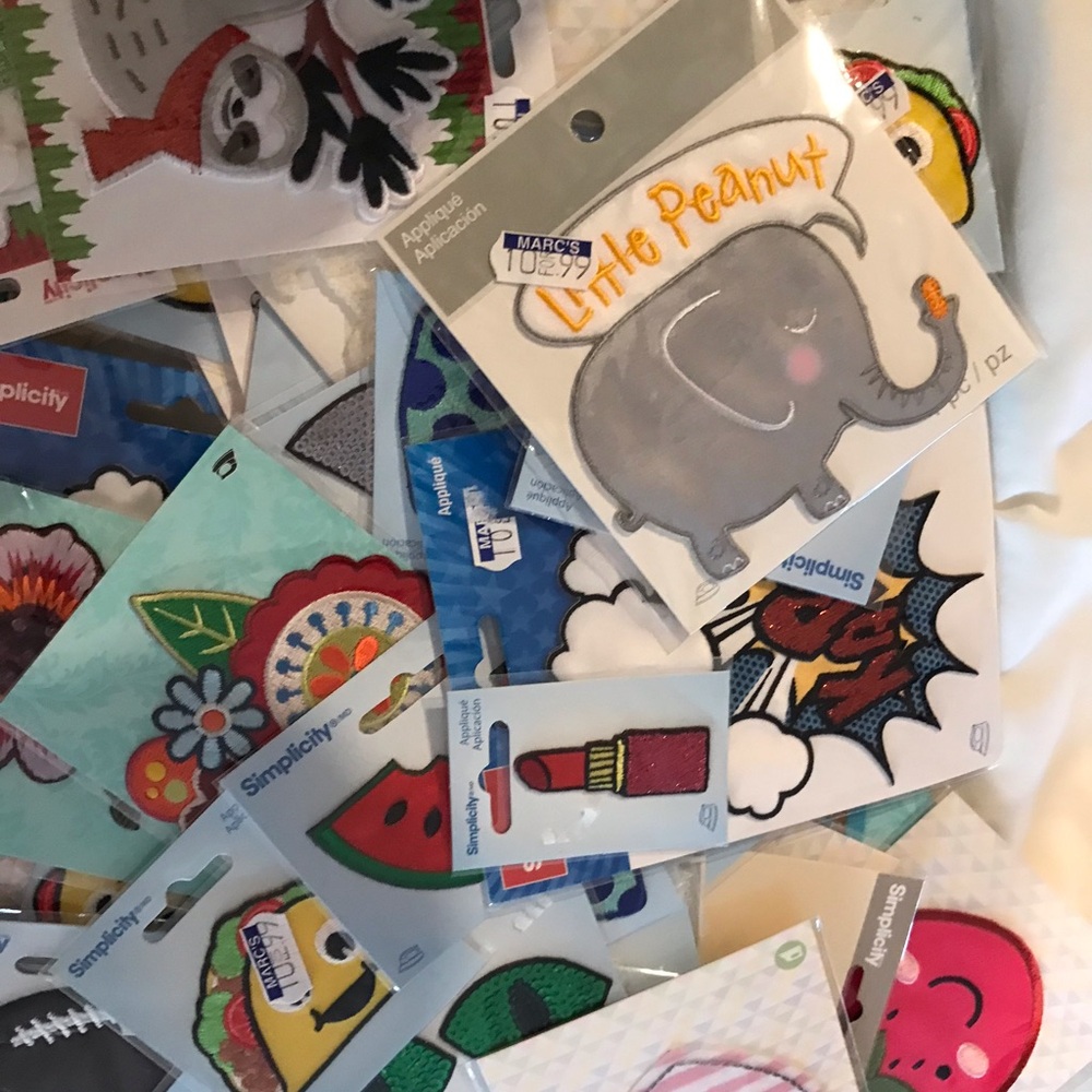 Simplicity Assorted Kids Iron-On Patches - Gray Elephant & Colorful Designsbag o